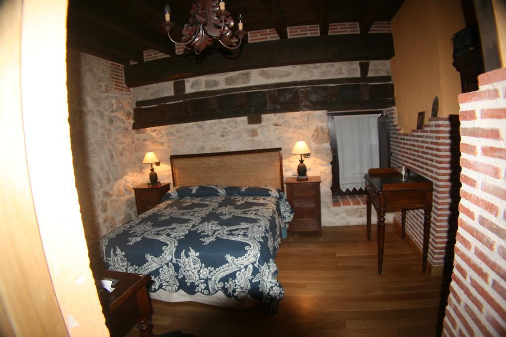 La Sinagoga Guest House Penaranda de Duero Rom bilde