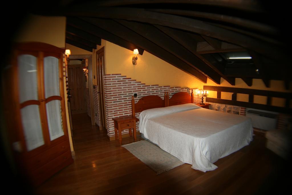 La Sinagoga Guest House Penaranda de Duero Rom bilde