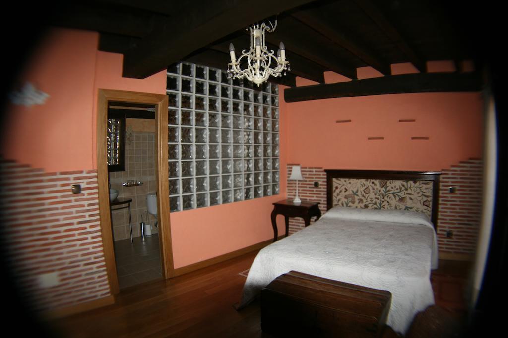 La Sinagoga Guest House Penaranda de Duero Rom bilde